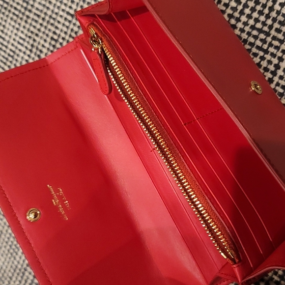 A red Salvatore Ferragamo wallet/clutch - Picture 3 of 4